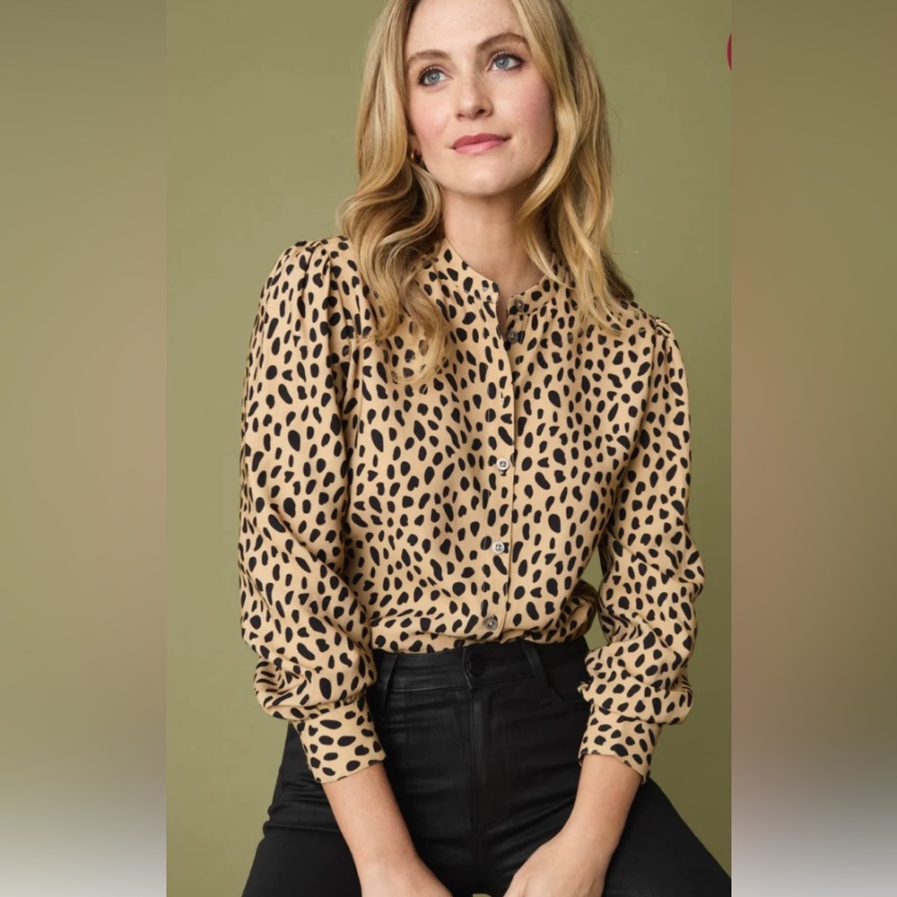 UntuckIT leopard cheetah collarless button down blouse 
Size 2